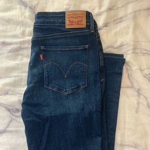 Hi-rise skinny levi jeans